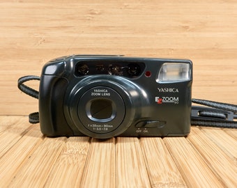 Vintage Yashica EZ Zoom 90, cámara de película de apuntar y disparar de 35 mm, hecha en Japón