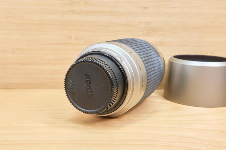 Nikon AF NIKKOR 70300mm 145.6 G Zoom Lens, With Lens Hood HB26