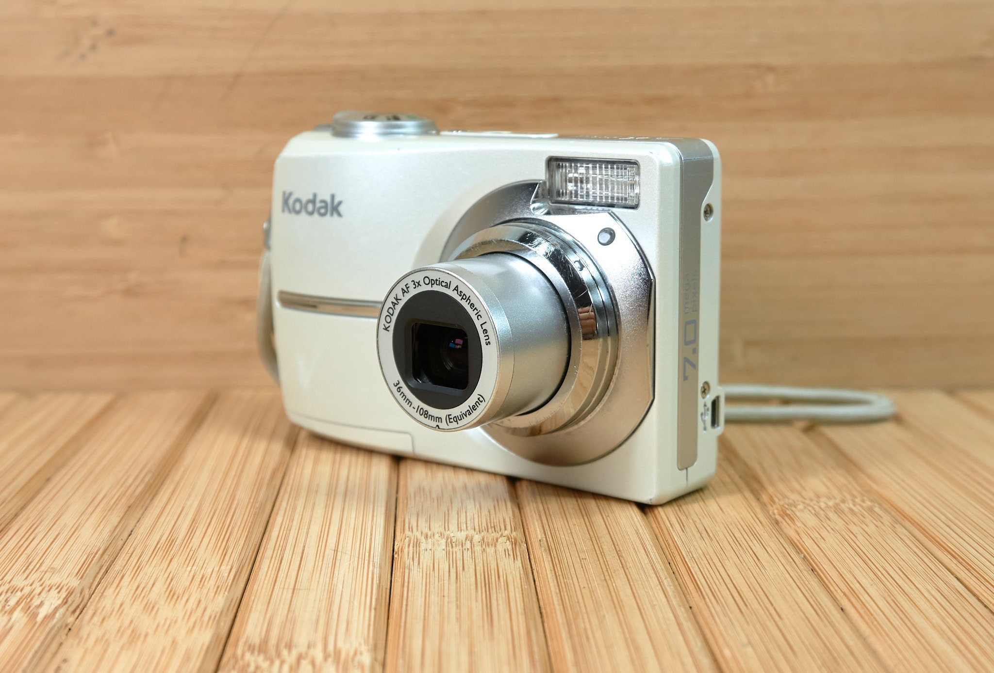 Kodak Easyshare C713 7 MP Digital Camera With 3xoptical Zoom