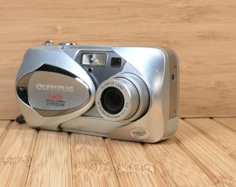 Olympus CAMEDIA D-575 Zoom 3.2MP Digital Camera, 3x Optical Zoom, Silver