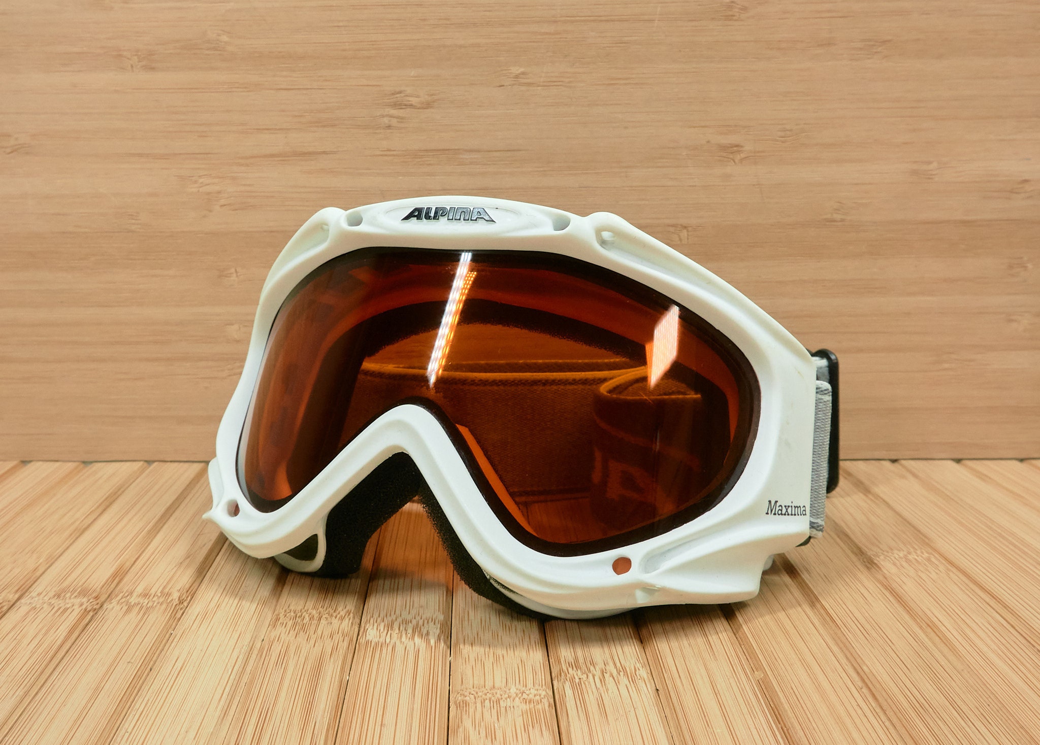 Must have - 1960s Vintage ParaSki Bubble Ski Goggles with green frame and  two sets of lenses.