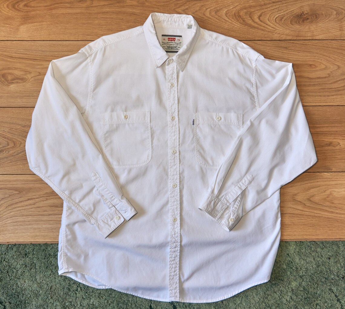 levi's white tab