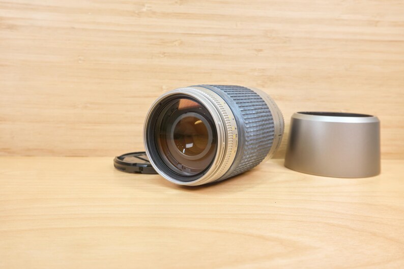 Nikon AF NIKKOR 70300mm 145.6 G Zoom Lens, With Lens Hood HB26