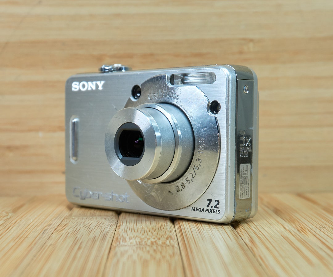 Sony Cybershot DSCW70 7.2MP Digital Camera, With 3X Optical Zoom, Super Steady Shot, Carl Zeiss