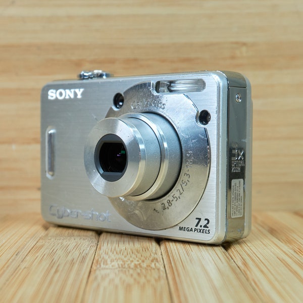 Sony Cybershot DSC-W70 7.2MP Digital Camera, with 3X Optical Zoom, Super Steady Shot, Carl Zeiss Lens, Made in Japan