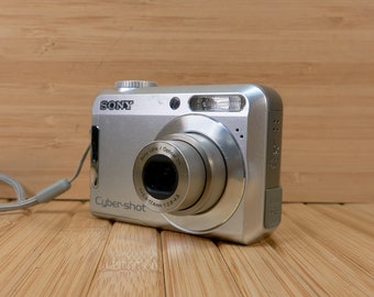 Sony Cybershot DSC-S650 7.2MP Digital Camera, with 3x Optical Zoom