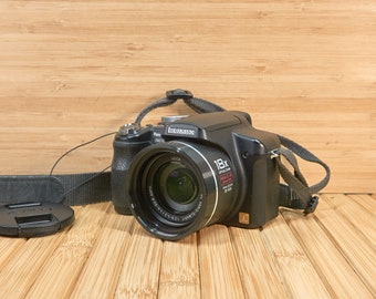 Panasonic Lumix DMC-FZ18 8.1 MP Digital Camera, with 18x Optical Zoom, Image Stabilized, Leica Lens,  Made in Japan