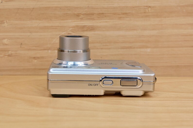 Konica Minolta Dimage E 40 4.0 MP Digital Camera With 3x Optical Zoom