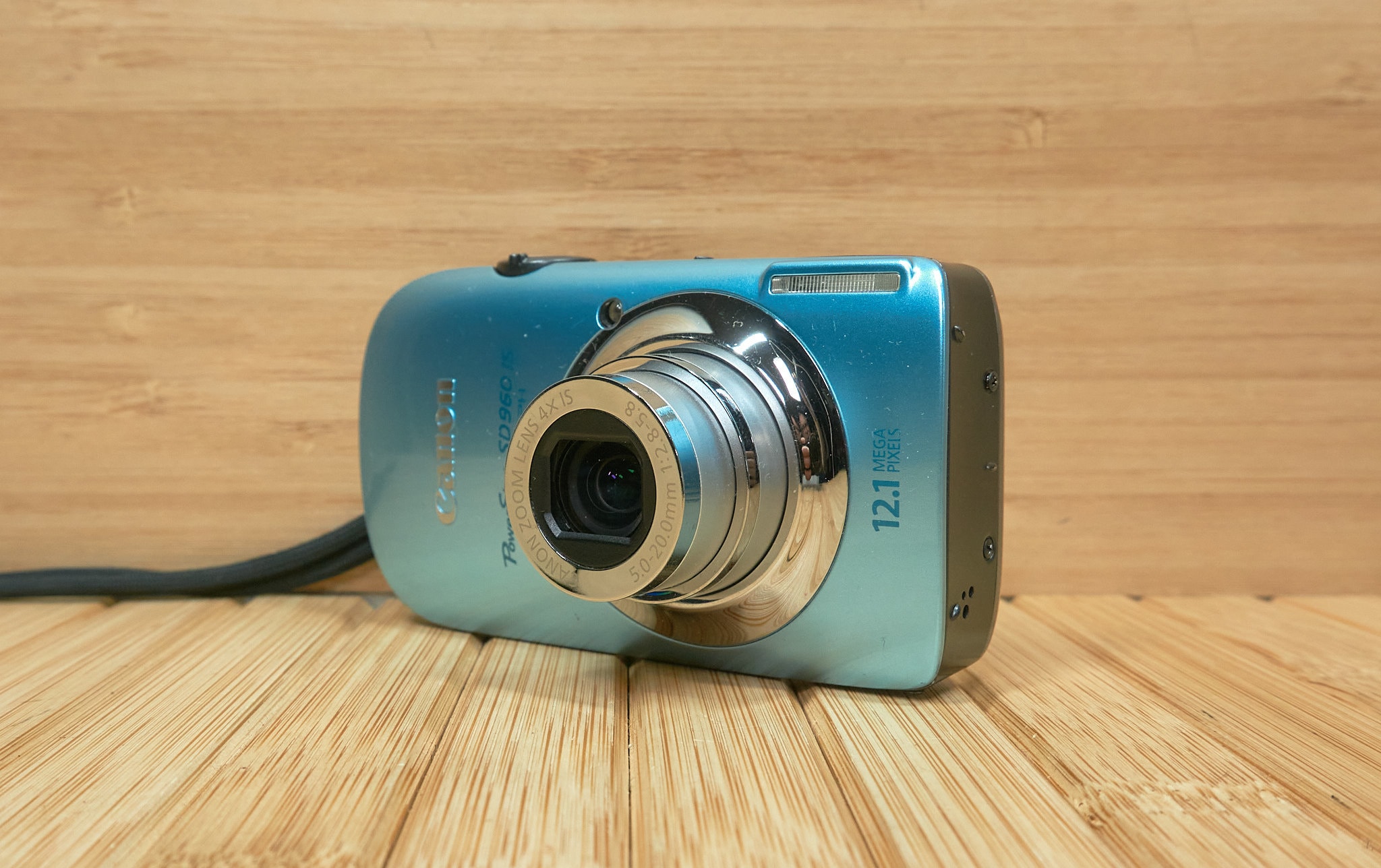 Canon PowerShot SD960IS Cámara digital de 12,1 MP con zoom estabilizado de  imagen óptica de gran angular 4x y LCD de 2,8 pulgadas (plateado)
