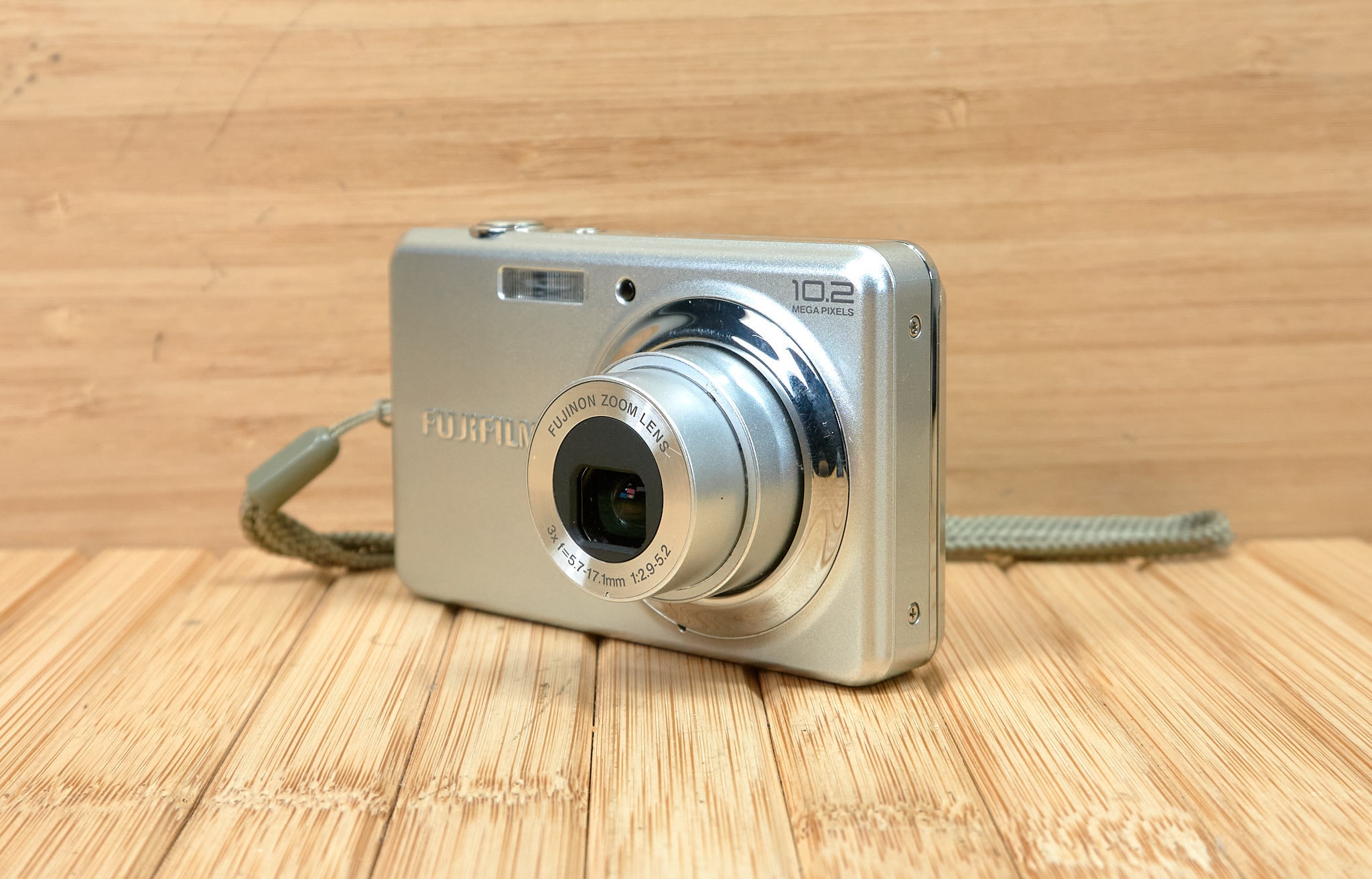 富士フイルム　FUJIFILM FINEPIX J27 シルバー FUJIFILM FINEPIX J27 シルバー - メルカリ