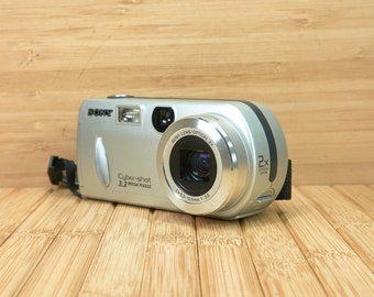 Vintage Sony Cyber-shot DSC-P52 3.2MP Digital Camera, 2X Optical Zoom, Made in Japan