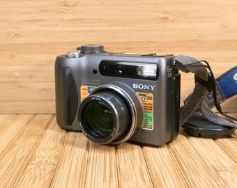 Sony DSC-S85 CyberShot 4.1MP Digital Still Camera, 3x Optical Zoom, Carl Zeiss Lens, Made in Japan