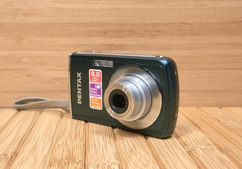 Pentax Optio M40 8.0MP Digital Camera, 3x Optical Zoom, Green image 1