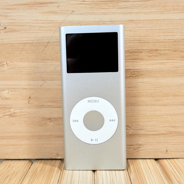 Apple iPod Nano 2nd Gen A1199 4GB Silver MP3 Player