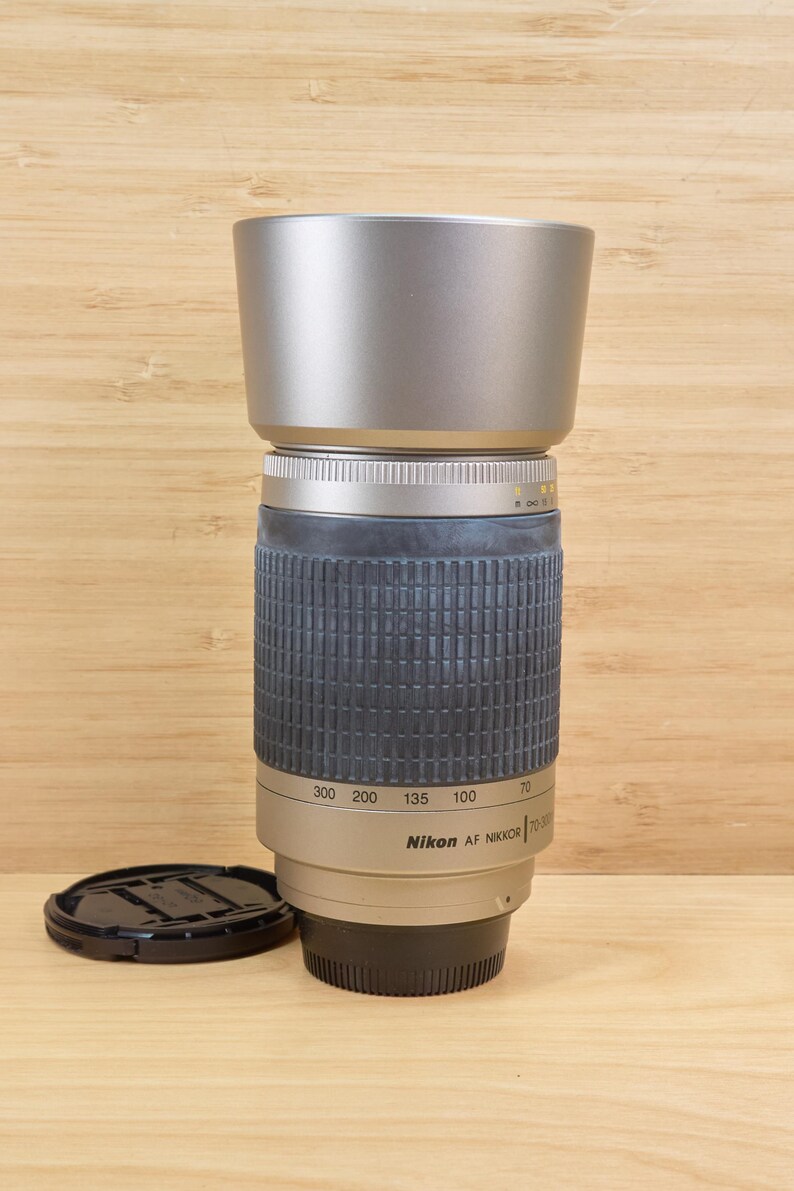 Nikon AF NIKKOR 70300mm 145.6 G Zoom Lens, With Lens Hood HB26