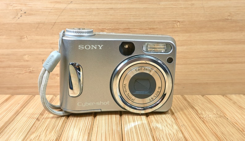 Sony Cyber-shot DSC-S60 4.1MP Digital Camera, 3X Optical Zoom, Made in Japan image 3