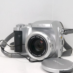 Fujifilm Finepix S3000 3.2MP Digital Camera, with 6x Optical Zoom, Made in Japan image 1