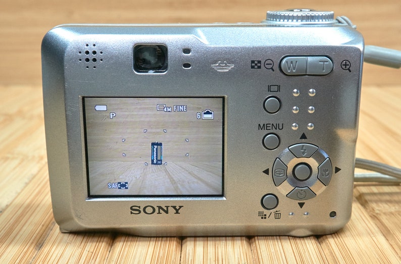 Sony Cyber-shot DSC-S60 4.1MP Digital Camera, 3X Optical Zoom, Made in Japan image 4