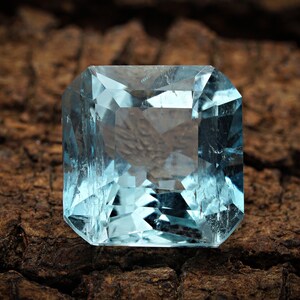 2.75  carat Aquamarine Rectangle Shape Loose Gemstone Faceted Gemstone AAA Quality Huge Aquamarine  Loose Gemstone 8 mm