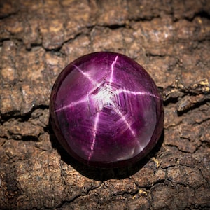 Ovaler Sternrubin Edelstein, 23.85 Karat, natürlicher 6 Strahlen