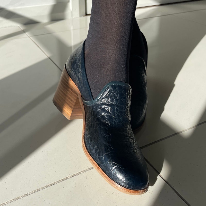 navy blue leather heels