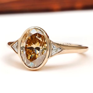 Oval Champagner Moissanite Ring, Drei-Stein Verlobungsring, 10k/14k/18k Solid Gold Ring, Lünette Set Ring, Drei-Stein Ring, Versprechen Ring