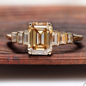 Champagner Moissanit Ring Cluster, Champagner Ring im Smaragdschliff, 14K Gold Cluster Ring, Baguette Akzent Ring, Step Cut Ring, Jubiläumsring