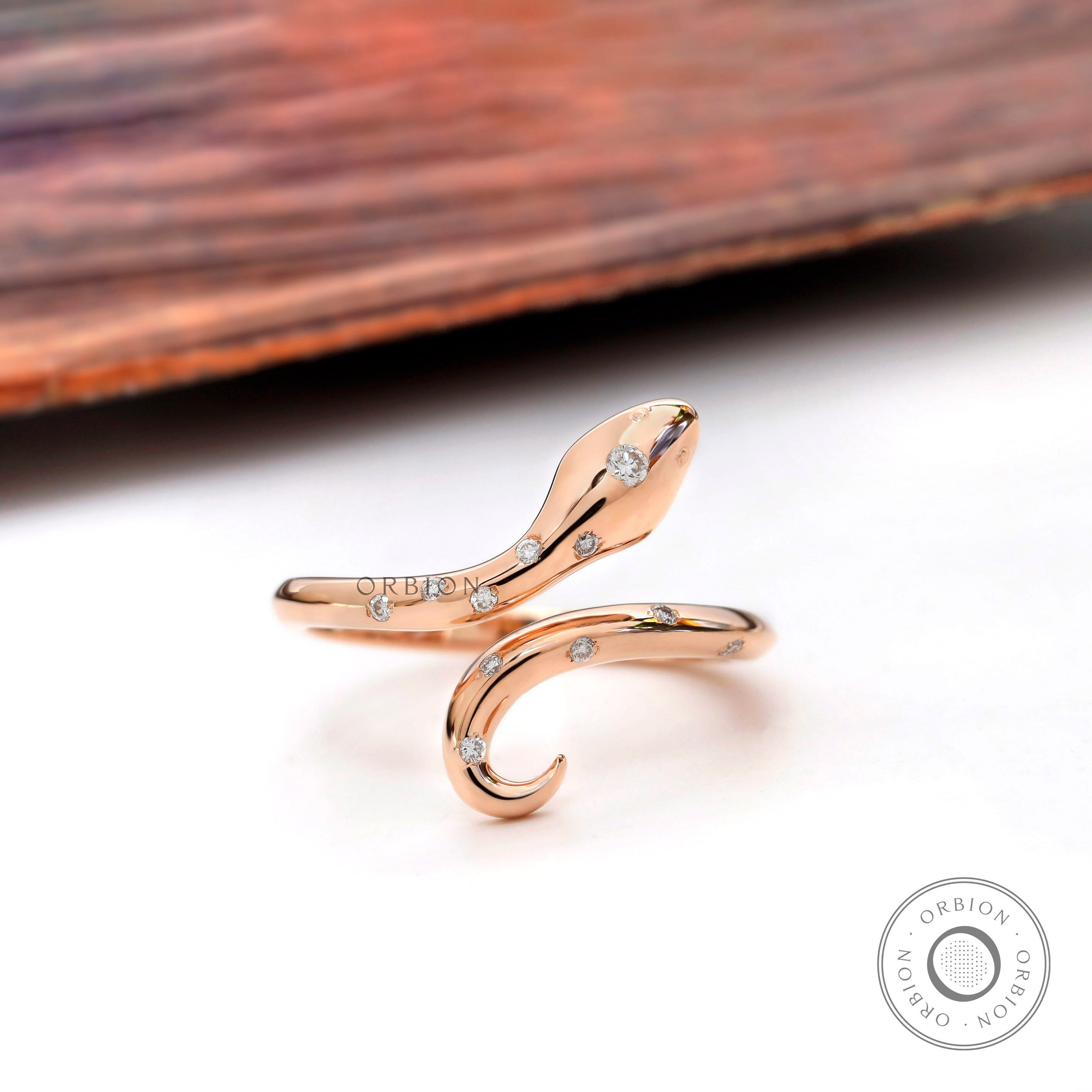 Ring for women: Seductive golden snake-design | THOMAS SABO
