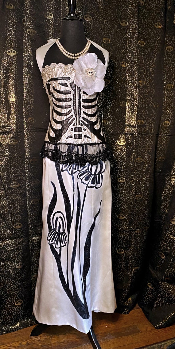 green emerald velvet dress Skeleton Print Black Dress with Ghost Claw Design