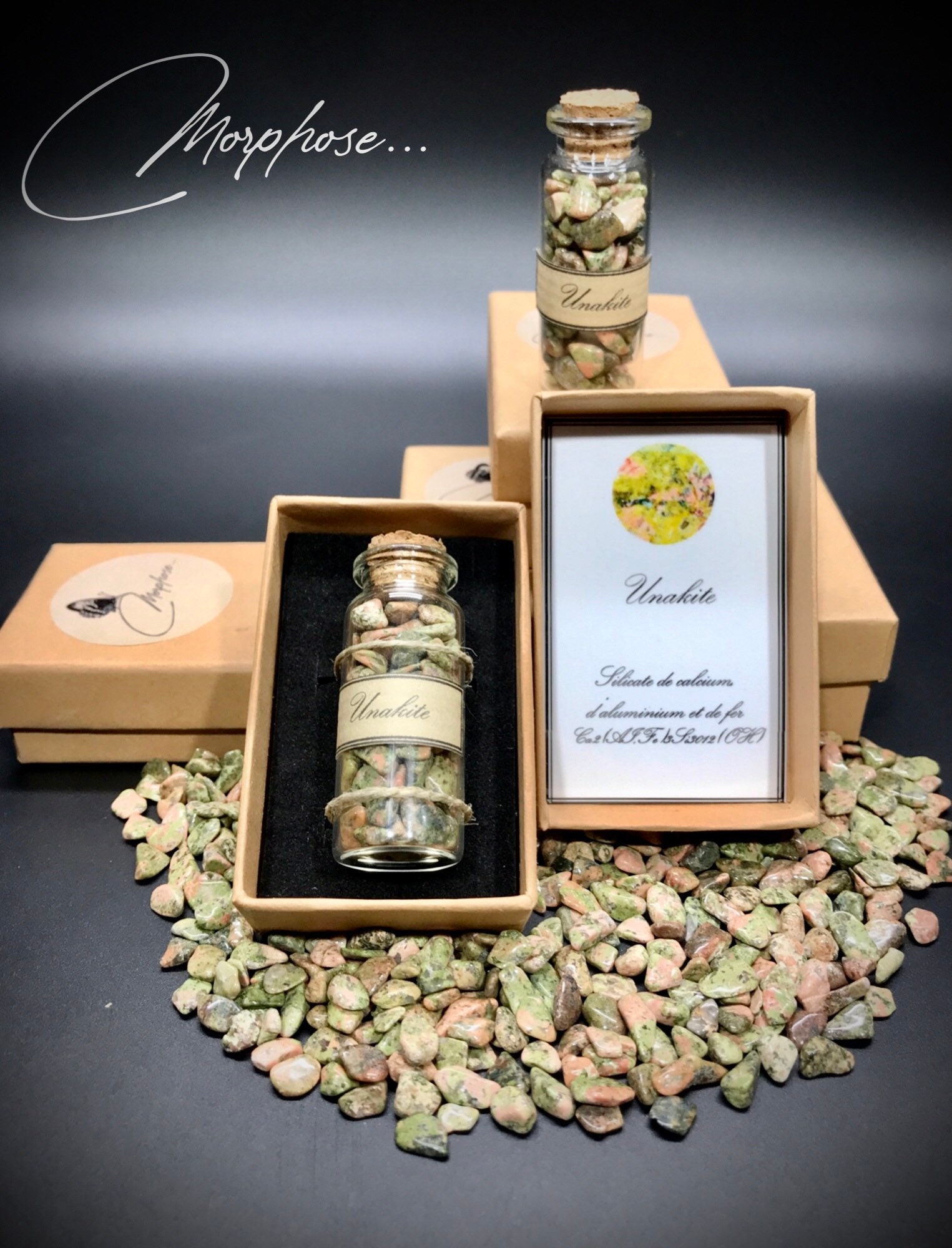 Petite Fiole de Verre Remplie d'unakite en Coffret. Décoration Pour Cabinet Curiosités.