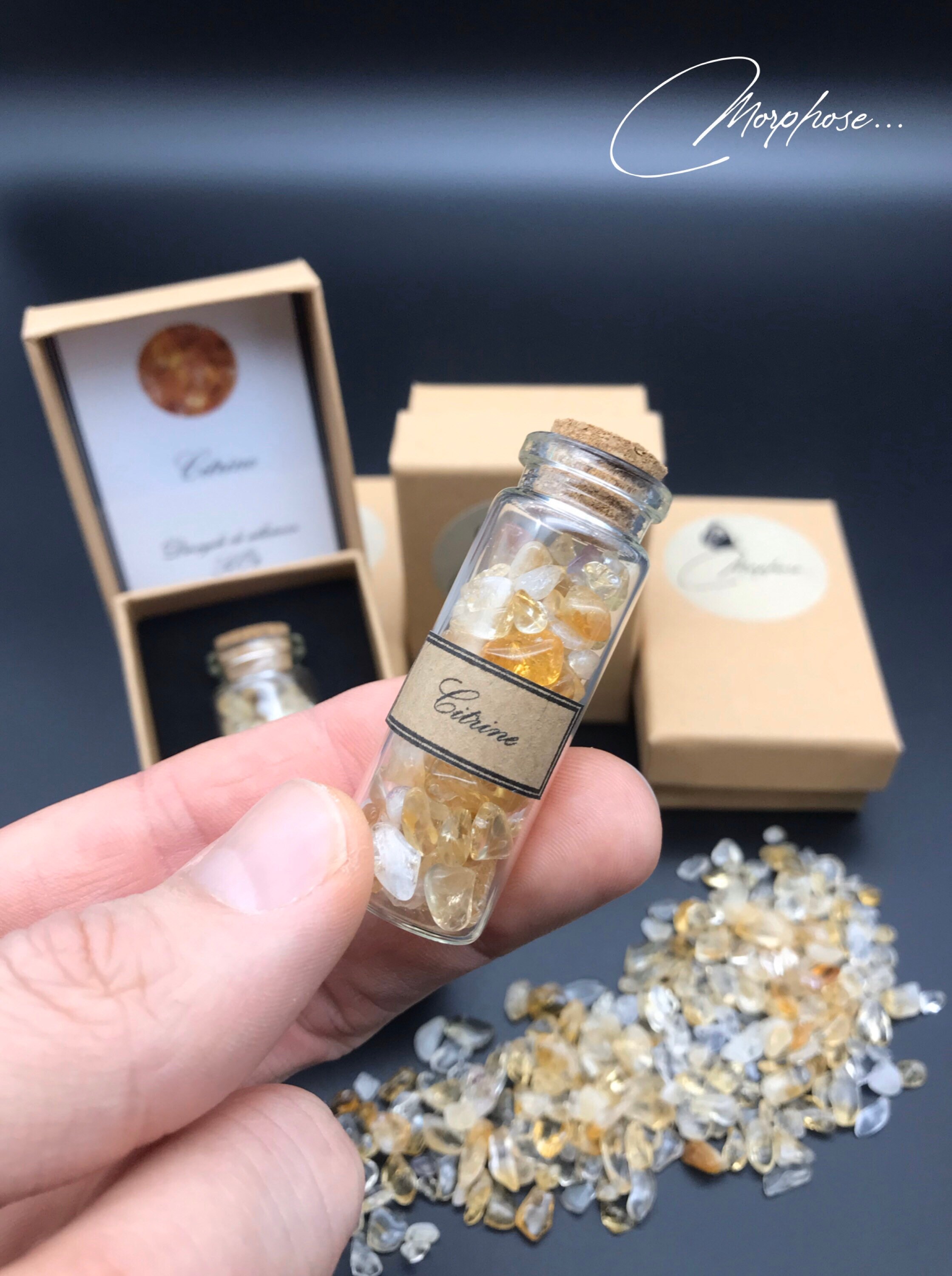 Petite Fiole de Verre Remplie Citrine en Coffret. Décoration Pour Cabinet Curiosités