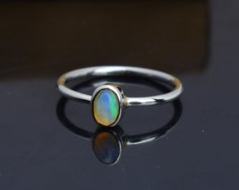 Anillo simple, anillo de ópalo, anillo ovalado de ópalo, anillo de ópalo de fuego, anillo diminuto ópalo, anillo de piedra preciosa de ópalo, anillo de promesa, anillo solitario, anillo de compromiso
