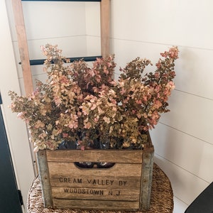 Dried hydrangea, flower preservation, boho flowers, diy crafts, wreaths, table decor, sustainable, modern chic, real flowers