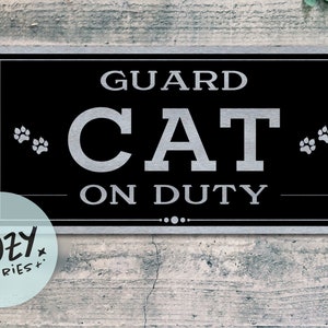 Guard Cat On Duty Schild | Lustiges Katzenschild | Metallschild | Katzenliebhaber Schild | Benutzerdefiniertes Schild | Torschild | Türschild | Benutzerdefinierte Veranda Schild