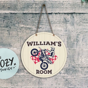 Segno personalizzato a tema Dirt Bike / Kids Dirt Bike Door Sign / Dirt Bike Bedroom Sign / Nursery Sign / Wall Art / Kids Room Decor / Segno di metallo