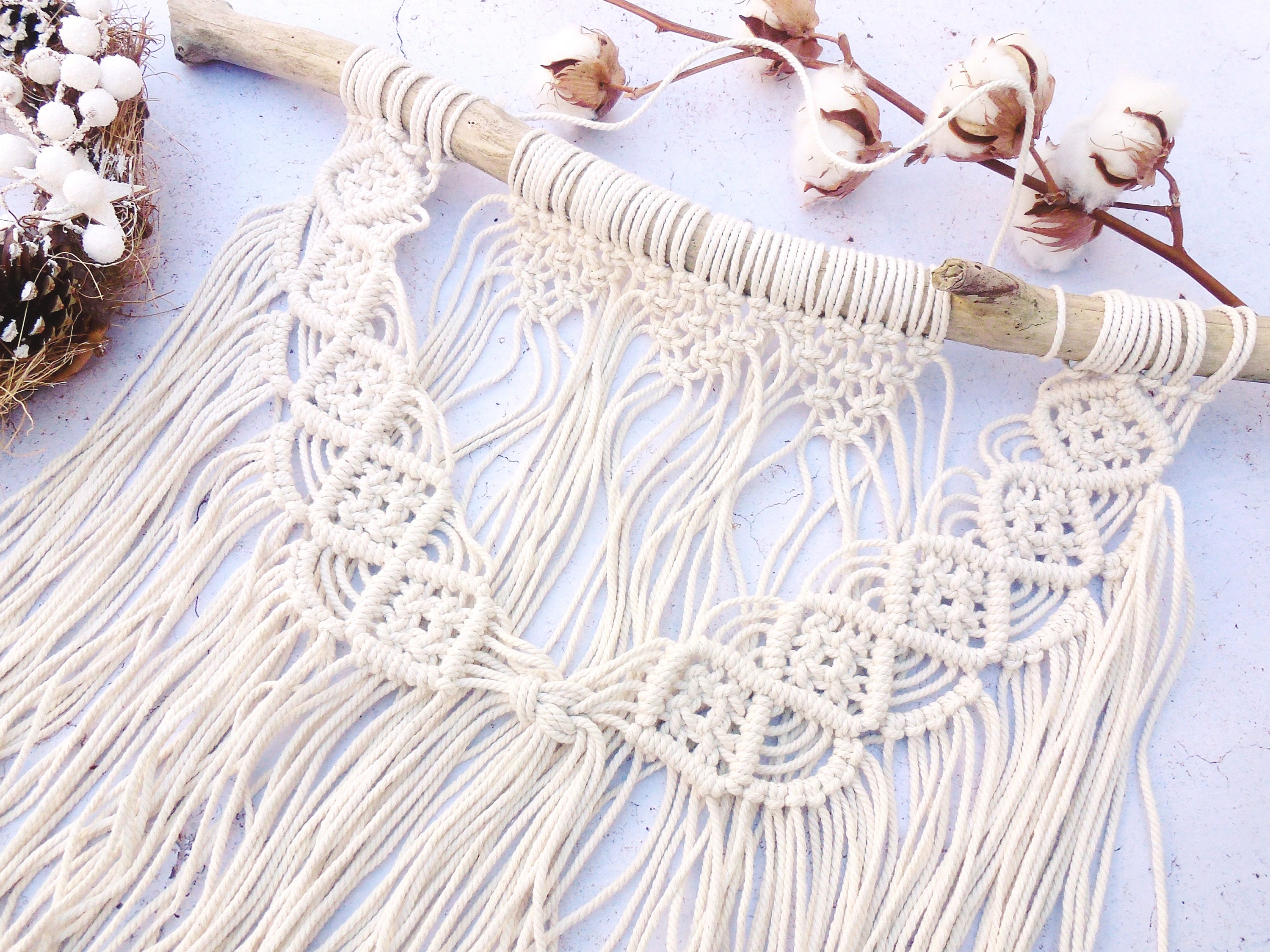 Suspension/Tenture Murale en Macramé Louise Bois et Coton Naturel Certifié Gots Oeko-Tex