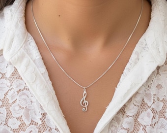 Colar com pingente de clave de sol em prata de lei, colar com nota musical, presente para músicos, presentes musicais, presente para amantes da música.