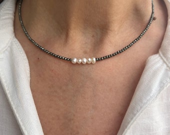 Collier pyrite, collier de perles pyrite, bijoux pyrite, collier ras de cou, collier minimaliste, collier de perles, collier porte-bonheur