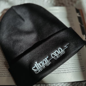 Silver one Violet Sorrengail Fourth Wing Hat Embroidered Beanie for Iron Flame