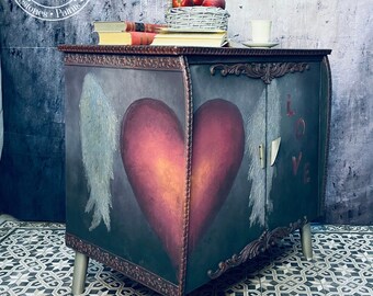 Upcycling - Vintage - Boho - Unikat - Kommode Elfen & Helden “Love … is always the answer” mit Klapptüren