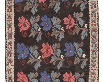 Floral Vintage Kilim Rug - 5.11 x 8.8