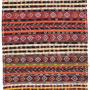 Embroidered Vintage Kilim Rug - 6.11 x 9.0