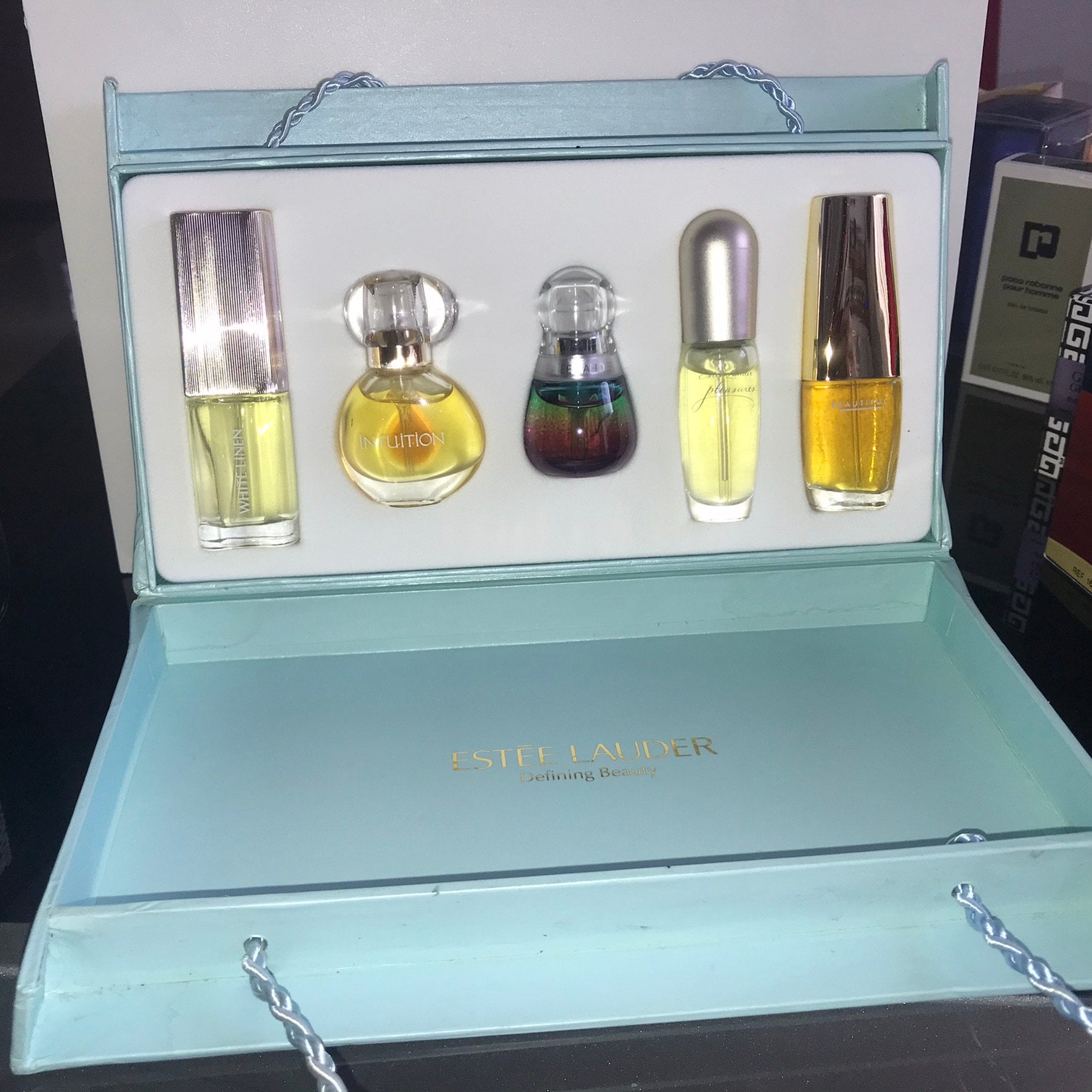 Estee Lauder Gift Set 60+ Gift Ideas for 2025