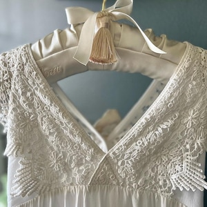 etsy embroidered wedding dress 8 Gorgeous Wedding Dresses From Etsy