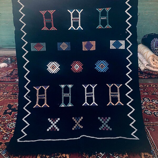 Lilly Handmade Black Berber Kilim Rug (231 x 147cm/7ft 6 x 4ft 8), Living room rug, Bedroom rug, Black rug, Modern rug, Abstract rug