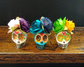 Mini Sugar Skull with Paper Roses: Day of the Dead Altar Decor
