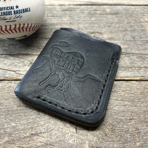 ¡Nuevo estilo! Cartera negra Rawlings Heart of the Hide Horween para guantes de béisbol, con carga superior y un tercer bolsillo oculto.