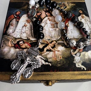 Rosario con scatola per le anime del purgatorio. Rosario con scatola per le anime del purgatorio. -