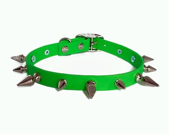 HOLLY collar in neon green vegan leather