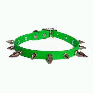 HOLLY collar in neon green vegan leather